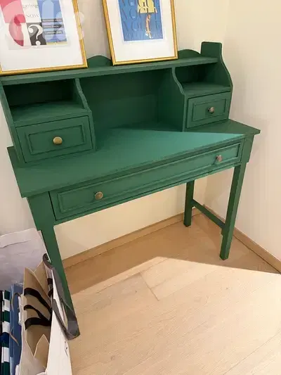 Vanity table