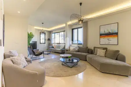 Furnished - 3 Bedrooms Apartment In Achrafieh