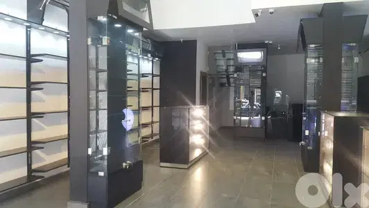 SPACIOUS SHOWROOM FOR SALE IN RAS EL NABEH PRIME , (BT-516)