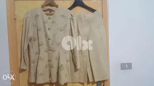 Ensemble tailleur embroidered jacket & skirt set 42 44 تنورة و جاكيت