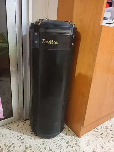 Like new barely used original thick leather boxing bag