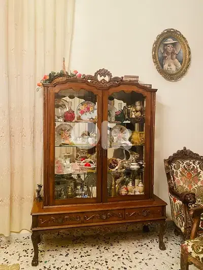 ڤترين خشب كلاسيك قديم بحالة ممتازة – Antique Wooden Display Cabinet