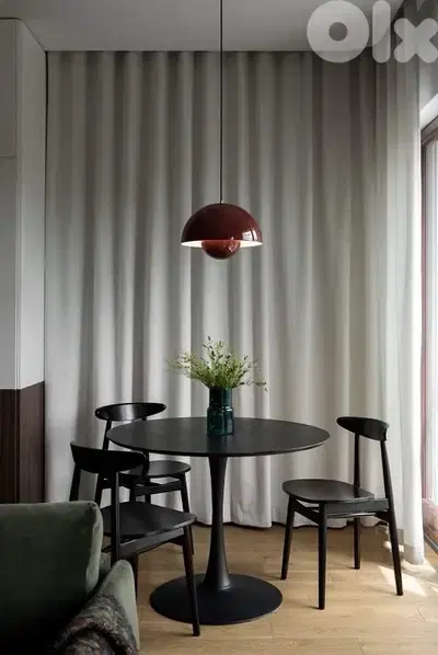 round black dining table