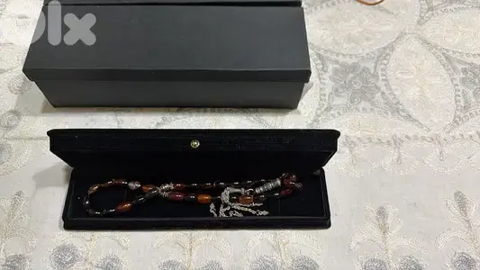 مسبحة عقيق يماني مع شرابة فضة