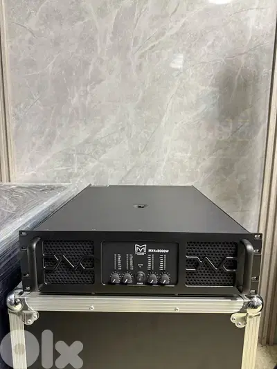 Martin Audio 4x2000 Watt 4 channel Amplifeir