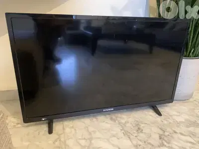 big tv screen  led television set with table stand like new