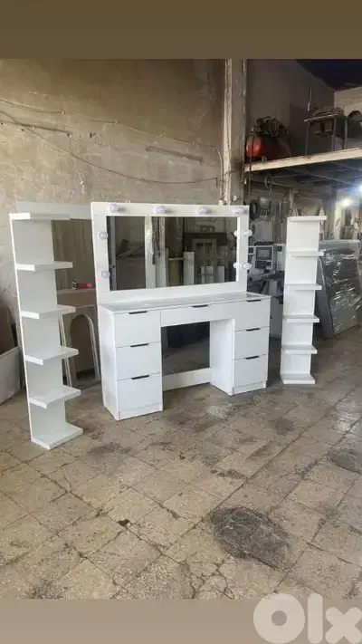 New mackup Table with shelves High Quality