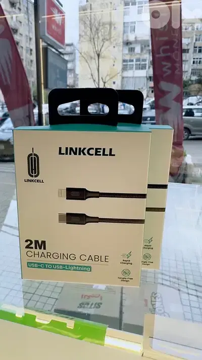 usb-C to usb-lightning cable