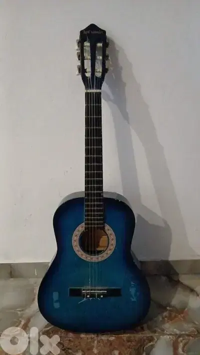 غيتار خشب كبير