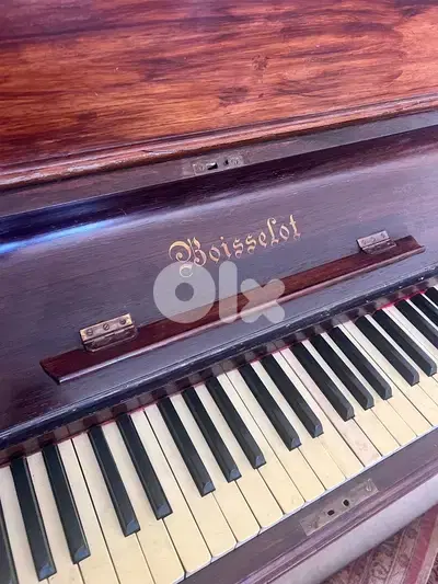 Piano Antique