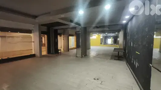 RWK139MF - Shop/Showroom for rent in Adonis in a prime location
