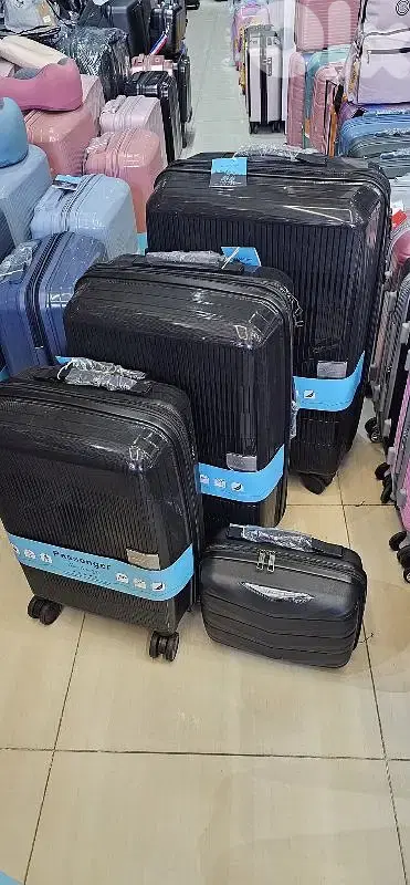 50% Discount on set 4 travel bags luggage suitcases 81539225