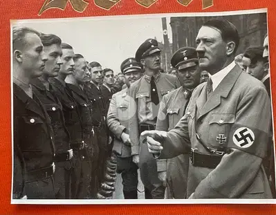 صورة نازي هتلر ١٧*١٢ سم ١٩٣٥ كانت توزع مع علب السجائر وتوضع بألبوم خاص