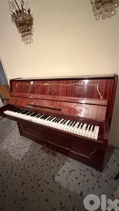 Vintage Piano (40 years old) - source: Russia
