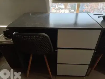 2 bedroom desks