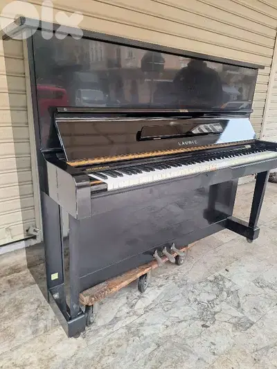 piano Laurie made in Japan toyo like new tuning warranty