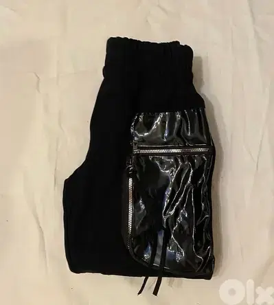 black sweat pants