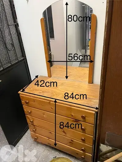 dresser with mirror