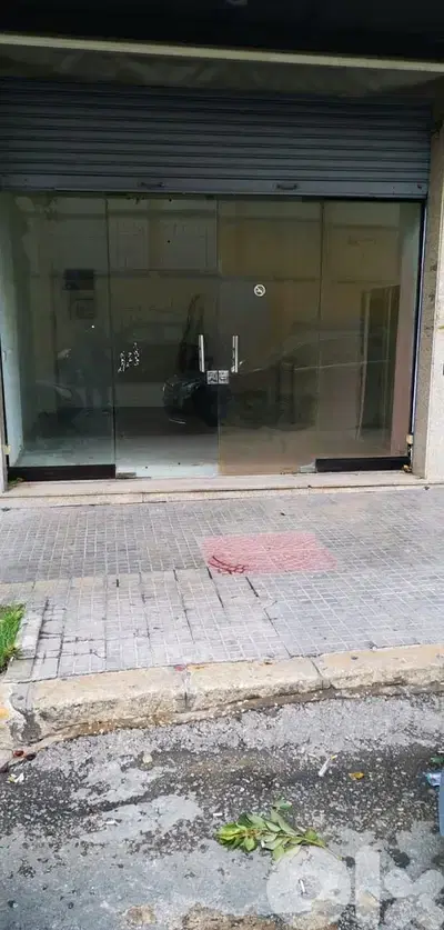 ٤ محلات ١٣٠م مع مستودعات بمساحة ١٠٠٠م للبيع في الظربف