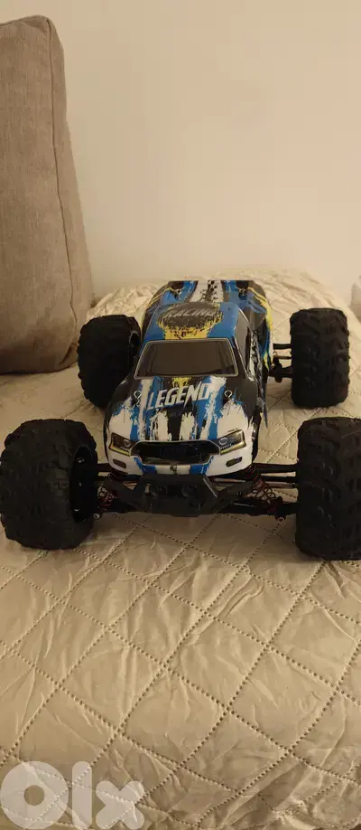 Used in good condition brushless basher with extra tires