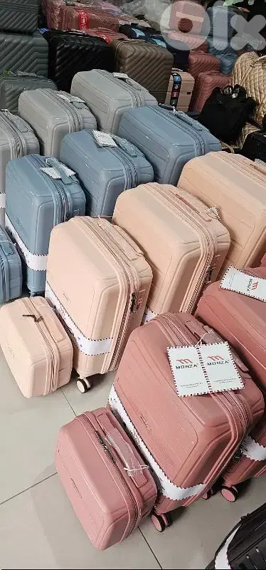 8I-539225 set 4 travel bags luggage suitcases unbreakable