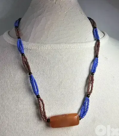 8$ beaded and stone in agate in central necklace