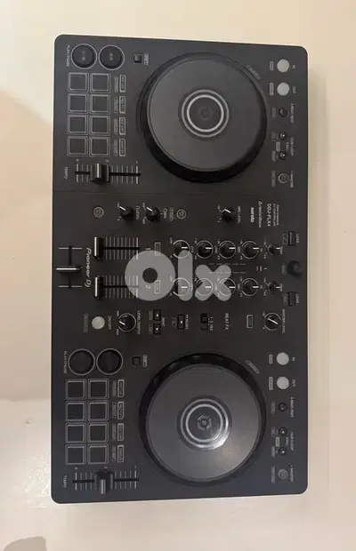 pionneer DDJ-FLX4 whit the case and a protection inside and its cable