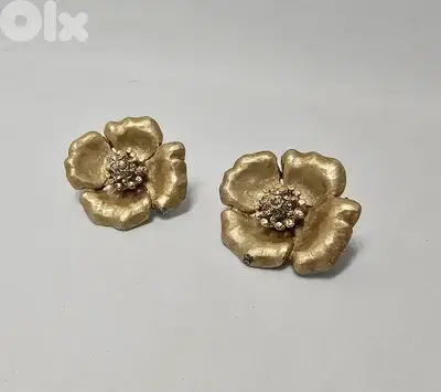 8$ gold tone vintage earrings