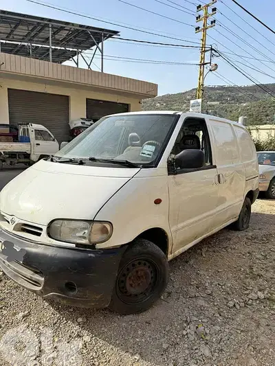 Nissan 2001