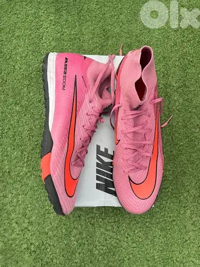 football shoes size 46
