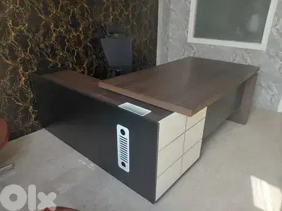 طاولة مكتب ماليزي جديد+ كرسي شبك