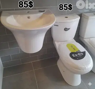 كرسي حمام مع مغسلة. toilet seat and sink