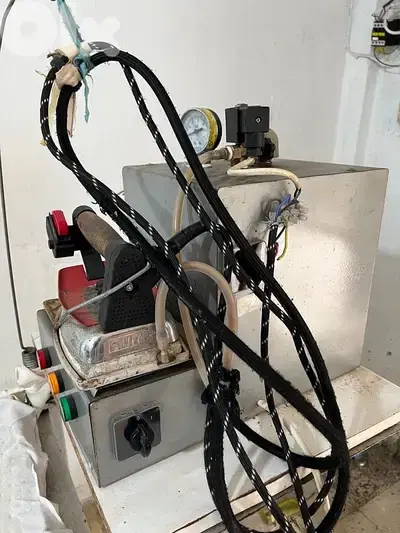 Industrial Steam Iron Table with Boiler طاولة كوي صناعية مع بويلر بخار