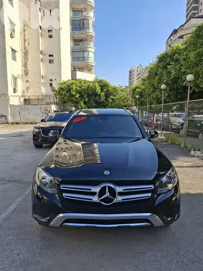 GLC 300 2018 FULL BLACK clean car fax 100%
