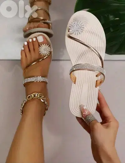 New Woman Casual Criss-Cross Strap Flat Sandals (Gold/Silver)