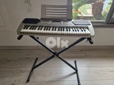 Electronic Keyboard with Stand