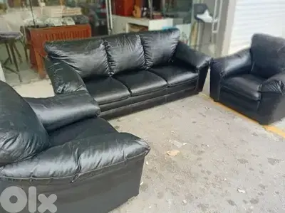 صالون جلد إيطالي شبه جديد