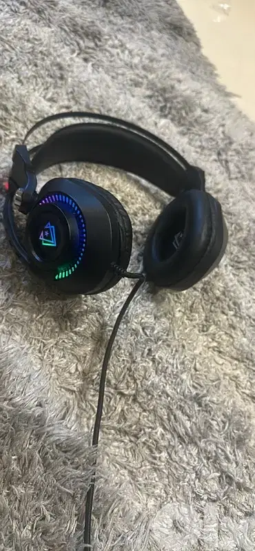 Vertux headphones used like new
