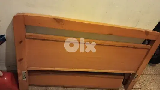 bed with mattress تخت مع فرشته