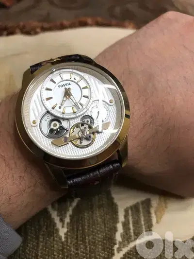 The Fossil watch operates on both automatic and battery power