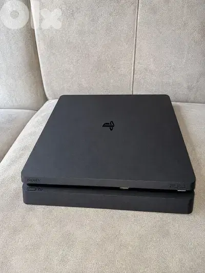 ps4 slim in great condition used 1tb working 100% 2 controllers