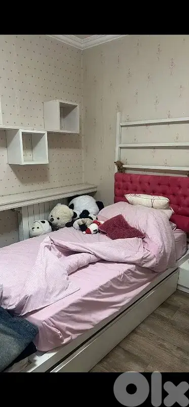 double bed with draper and matresses plus à baldaquin