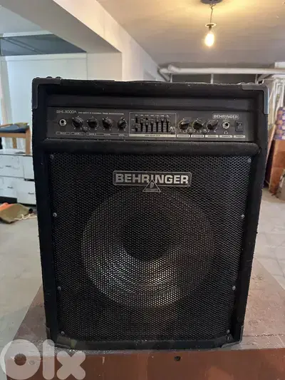 Behringer BXL3000 bass guitar amplifier combo