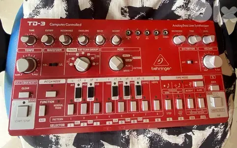 Behringer TD-3 barely used with box