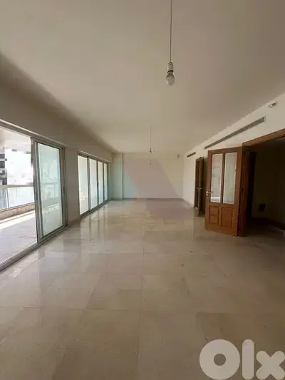 250m2 apartment+Spacious Terrace 4rent in Verdun - Beirut - فردان