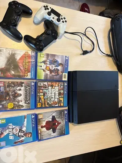 PS4 + 3 controller + 6 working games