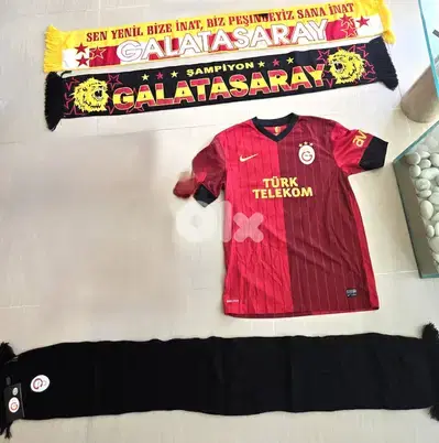 Beshiktash Football Shirt + Scarfs