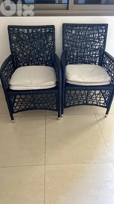 balcony’s table with 2 chairs