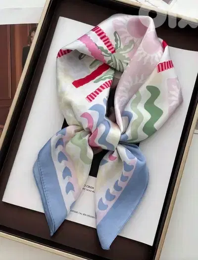 New Fashionable Woman Retro Fashion Printed Faux Silk Scarf