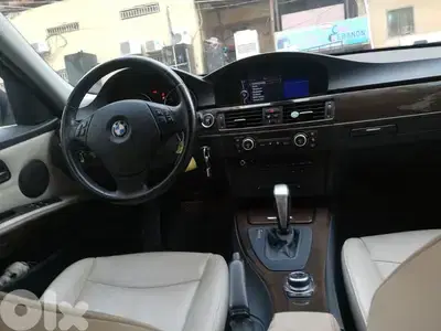BMW 3-Series 2009 E90 with screen